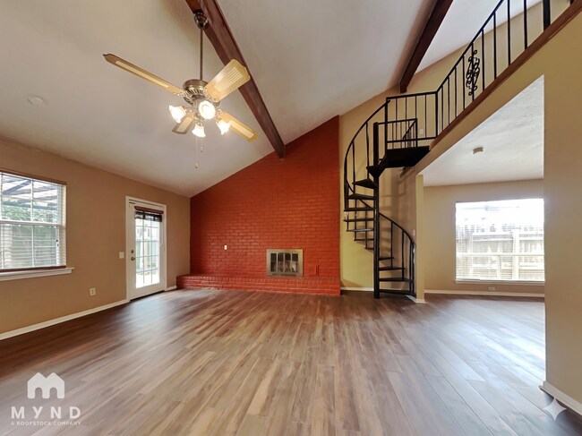 Photo - 2103 Woodland Springs St