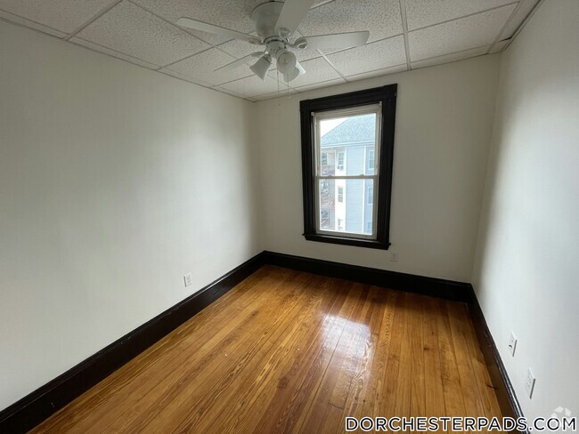 Building Photo - 71 Saxton St Unit 3 Rental