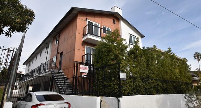 Building Photo - 5847 Willoughby Ave Rental