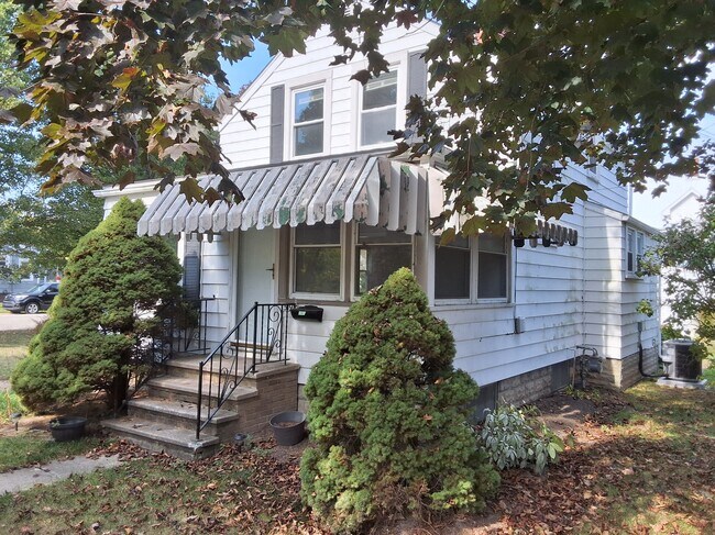 Photo - 5198 South St