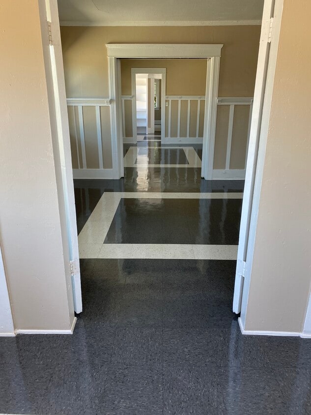 Photo - 718 W 55th St (Los Angeles, CA)