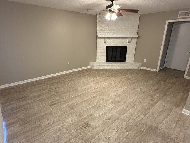 Photo - 855 Charter Oak Dr