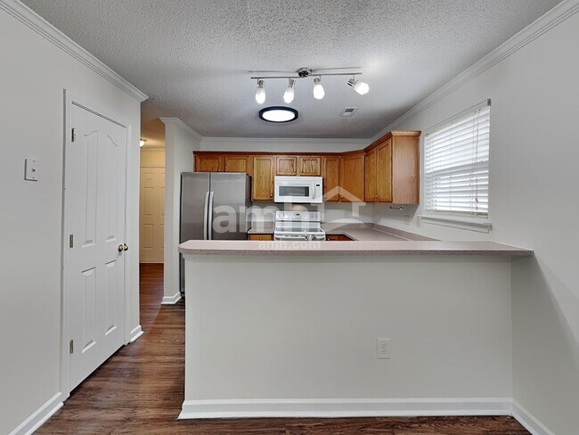 Photo - 108 Hampshire Dr