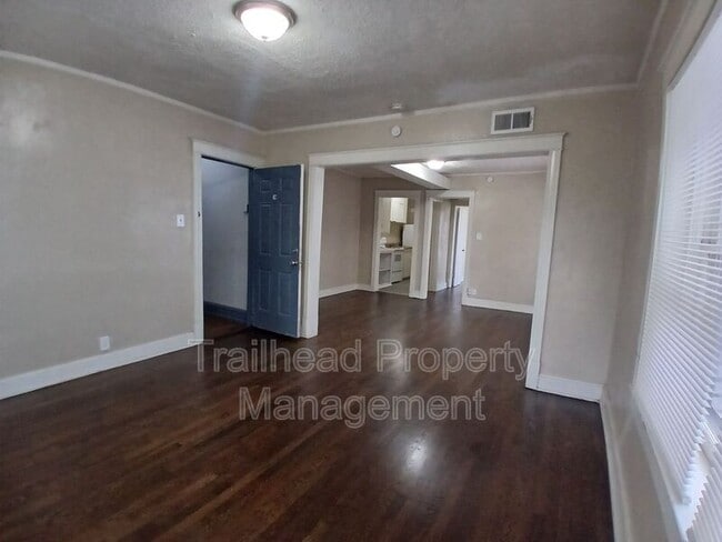 Photo - 104 N Indiana Ave