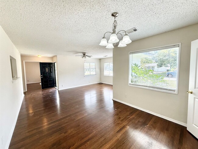 Photo - 5315 Newkirk Ln