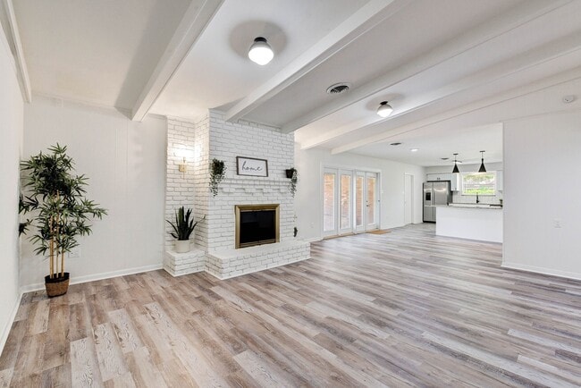 Photo - 1703 N Roberson St