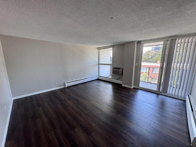 Building Photo - 799 Dahlia St Unit 405