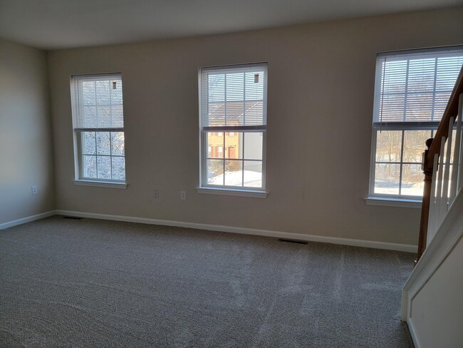 Photo - 673 Rockwood Dr
