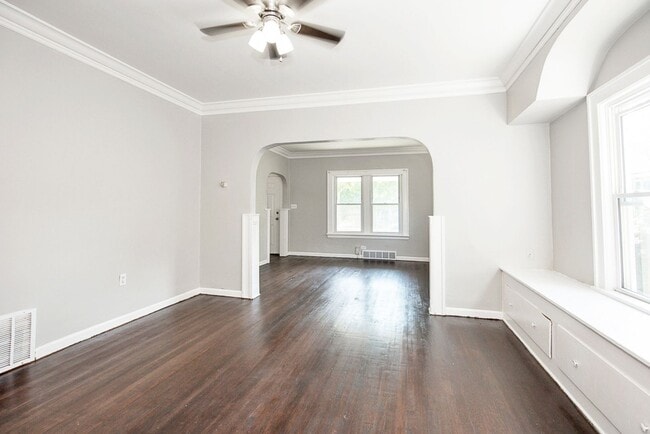 Building Photo - 4 BED 1 BATH SINGLE FAMILY HOME IN MT PLEA...
