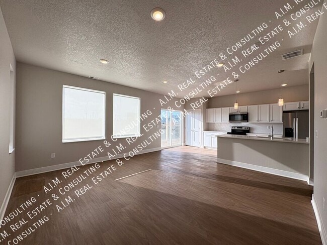 Photo - 284 Caspian Ct