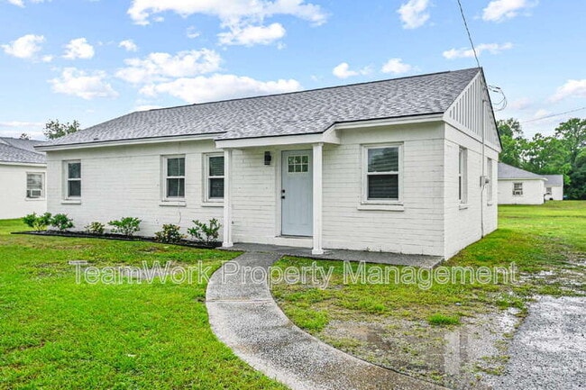 Photo - 3015 Azalea Dr