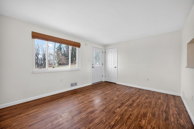 Photo - 616 Lane Way