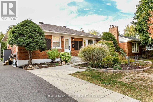 Photo - 2034 Saunderson Dr