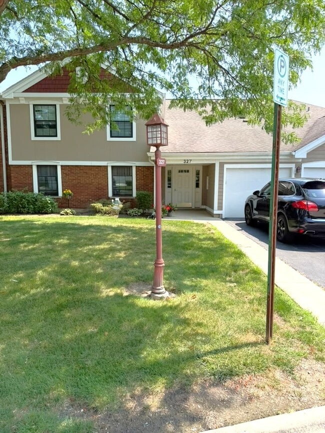 Building Photo - 327 Wildberry Ct Unit D2