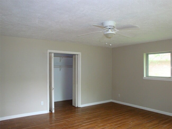 Photo - 10215 Cliffwood Dr