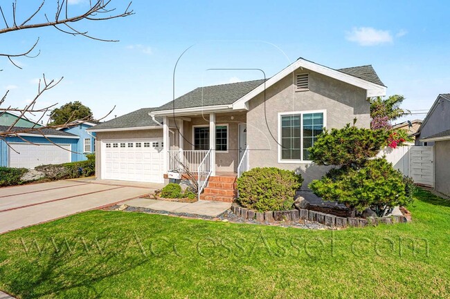 Building Photo - Spacious 4 Bed/2 Bath Home With EV Charger In Torrance!