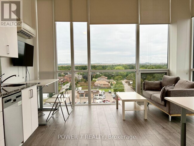 Photo - 1900 Simcoe St N Unité 807