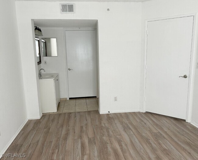 Building Photo - 8245 Ibis Club Dr Unit 404