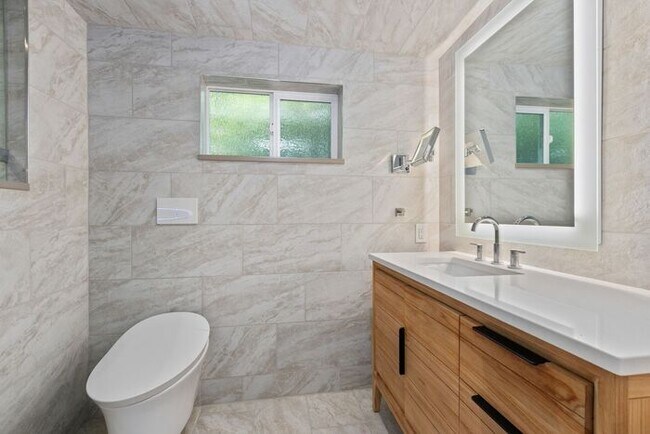 Photo - Elegant Air-Conditioned Newly Remodeled Matthews Beach Rambler