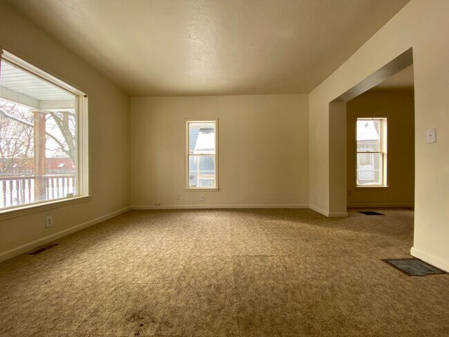 Photo - 426 W Frank St