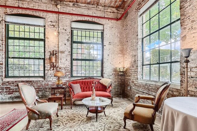 Building Photo - 170 Boulevard SE Unit 101F