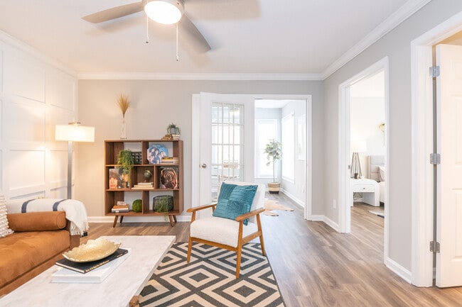 Photo - Avana Avebury