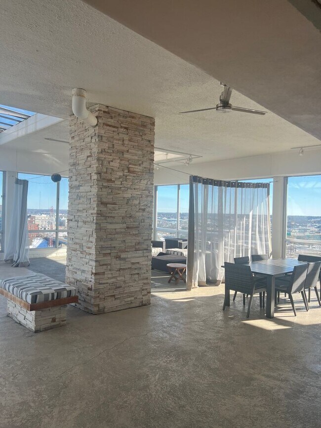 Photo - Fantastic Studio in The Metropolitan Condos