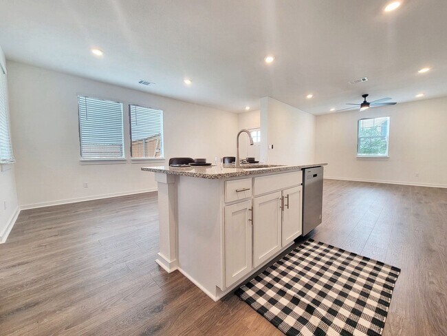 Photo - Spacious 4/BR 2.5/BA Retreat with Fenced Y...