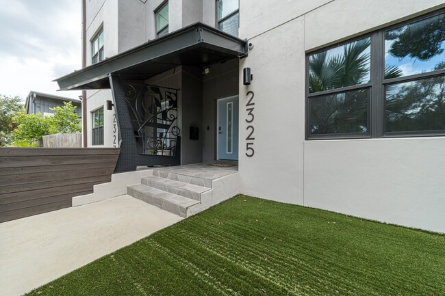 Building Photo - 2325 1st Ave S