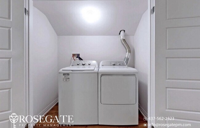 Photo - All-Inclusive 1-Bedroom Basement Apartment with 2 Parking Spaces – Bradford Unité 2