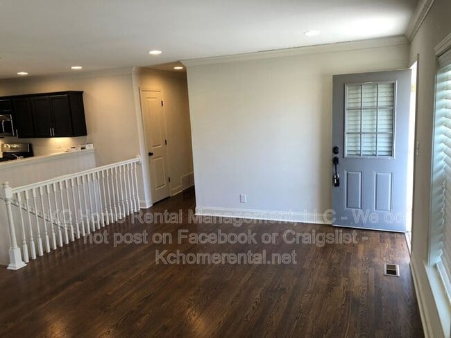 Photo - 8234 Main St