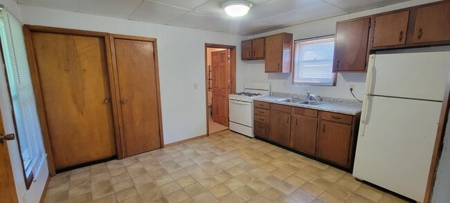 Photo - 218 E National St