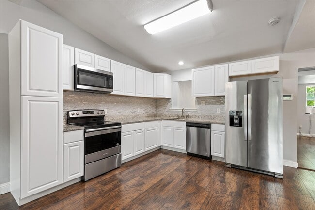 Kitchen - 626 Seneca Dr