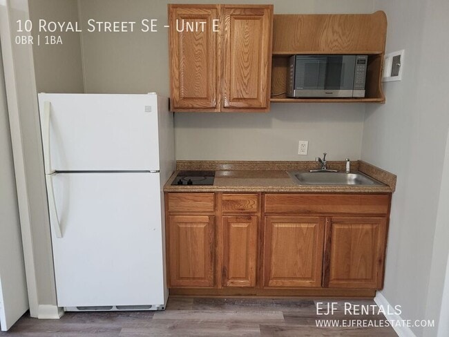 Photo - 10 Royal St SE Unit E