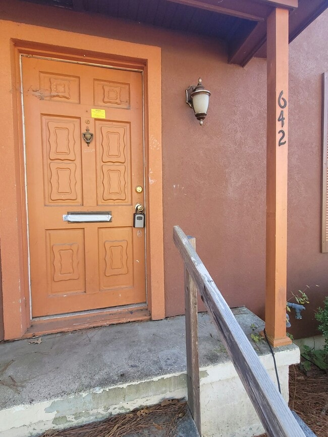 Photo - 642 W 75th St