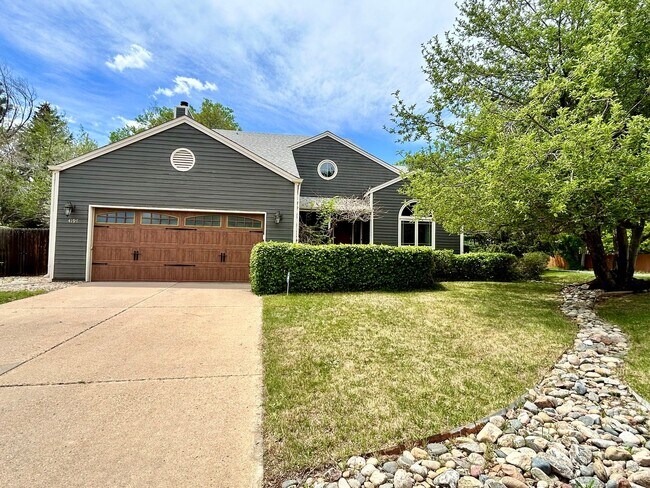 Photo - Beautiful 5 Bedroom Home with Large Private Yard