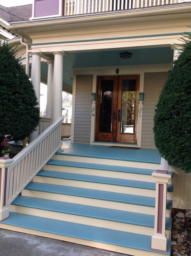 3 family Victorian - 188 Lawrence St Unit #2