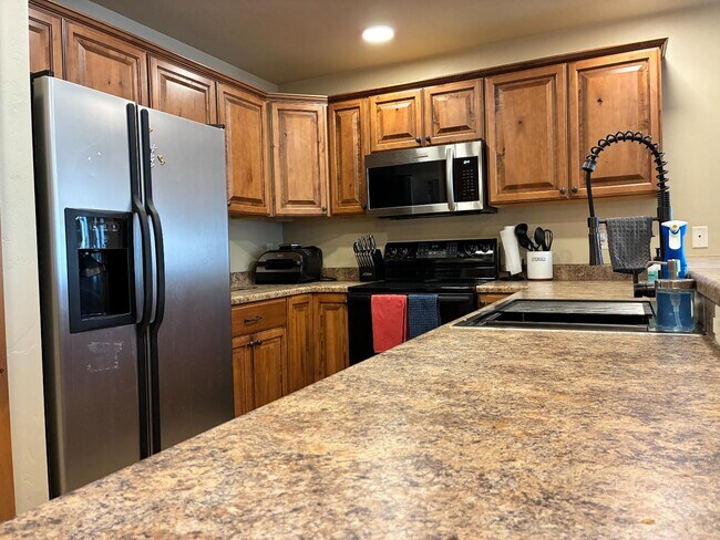 Photo - 831 Ermine Ln