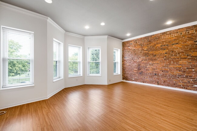 Living Room - 5236 Waterman Blvd Unit C