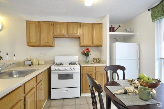 Kitchen - Riverview Court Apartment Homes