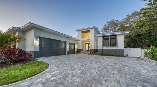 Building Photo - 1537 Siesta Dr