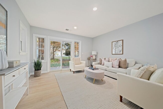 Photo - 192 Allerton Commons Ln