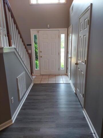 Photo - 512 Newbury Way