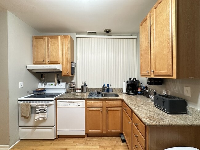 Photo - 3700 W George St Unit J02P