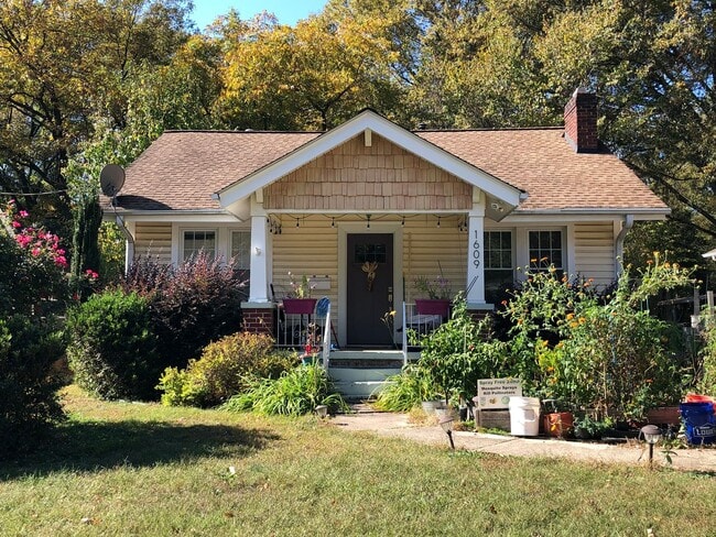 Building Photo - Adorable 2 Bedroom Home in Plaza Midwood!