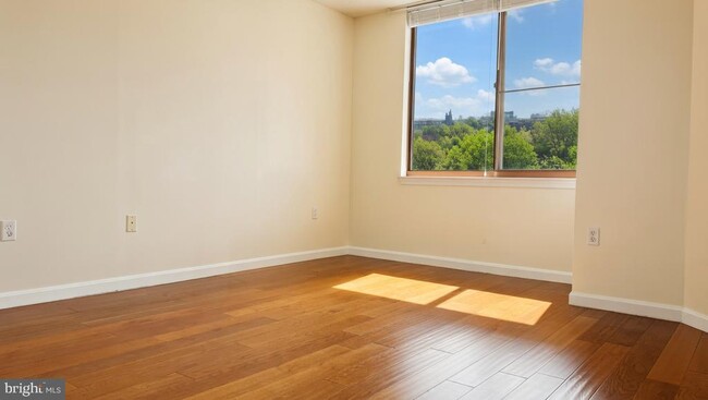 Photo - 10101 Grosvenor Pl Unidad 1603