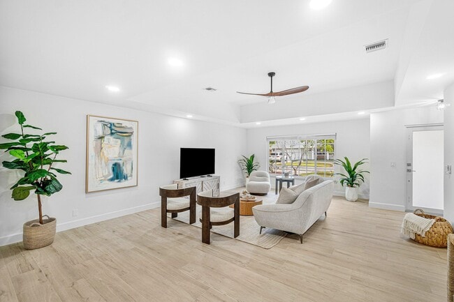Photo - 718 SW 27th Pl