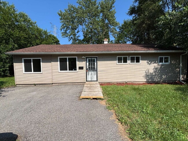 Building Photo - Newly Renovated House in Gary!