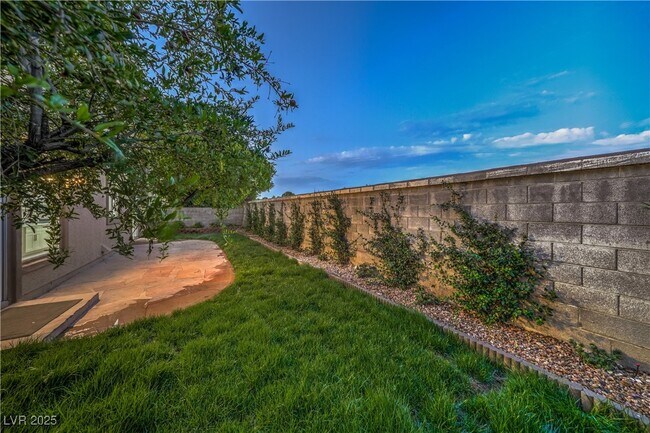 Building Photo - 4664 Stuttgart St