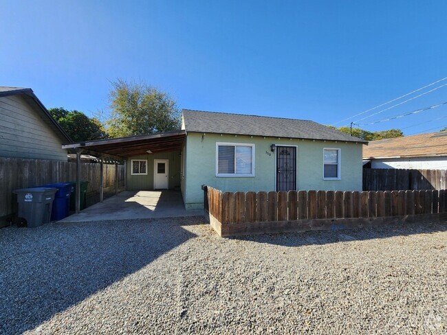 Building Photo - Quaint 2 bedroom home